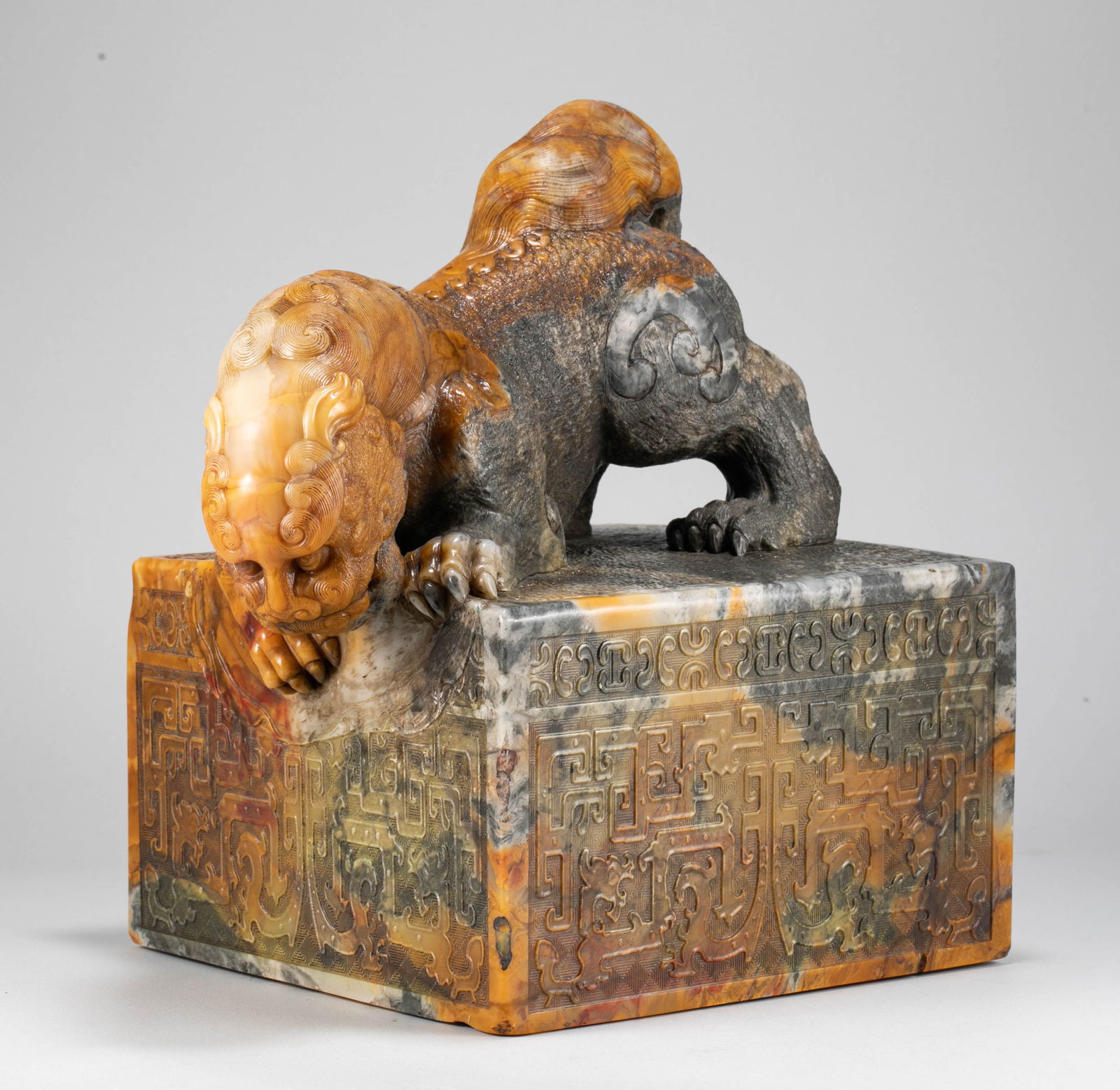 Shoushan Stone Beast Button Seal in the Qing Dynasty: H:31cm W:29.5cm