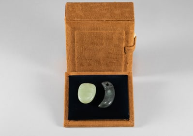 Red Mountain Jade paired with a set