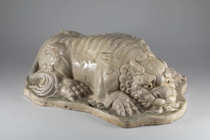 Xiangzhou Kiln auspicious beast ornament
