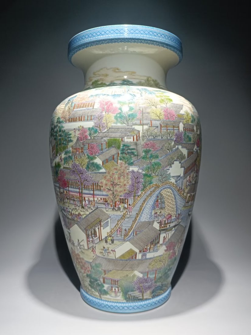 Qing Dynasty famille rose vase: H:54.8cm W:33cm