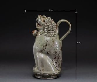 Five Dynasties ceramic lion