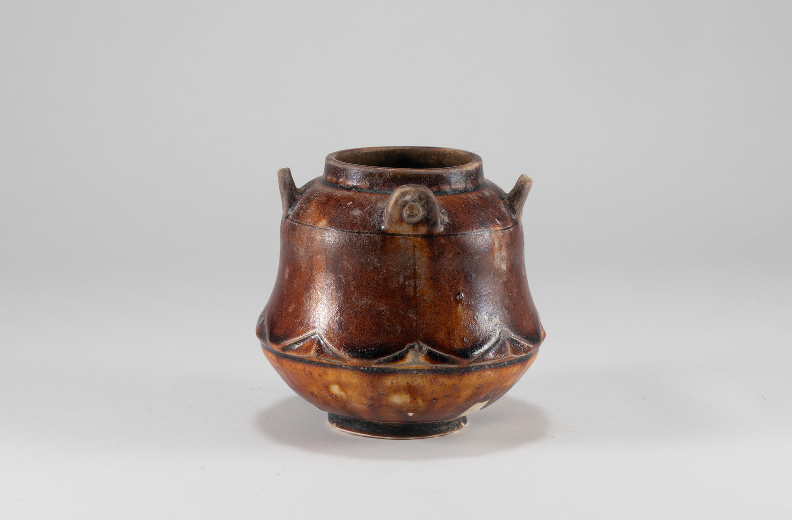 Tang Dynasty yellow glazed cup: H:10cm W:11cm