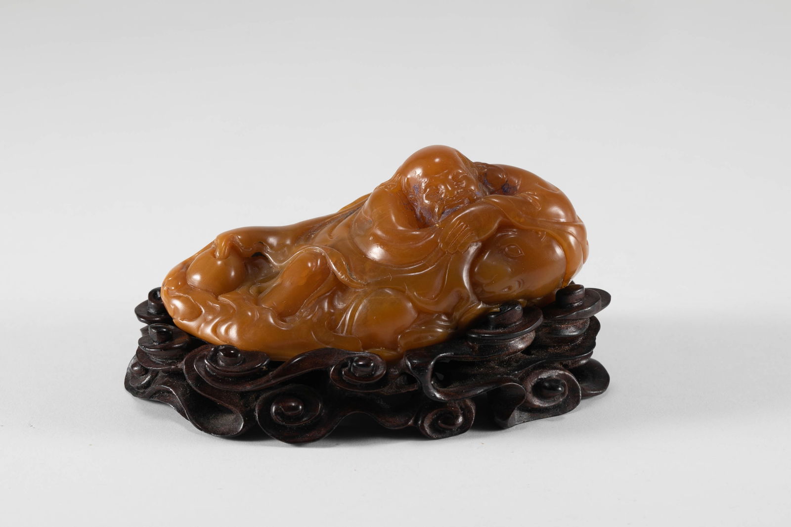 Qing Dynasty Shoushan Stone Ornament: H:4cm L:8cm