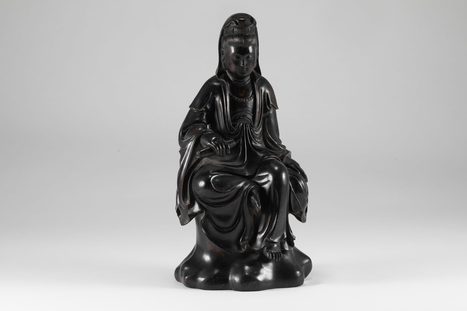 Qing Dynasty rosewood carved Guanyin statue: H:23cm W:11.5cm