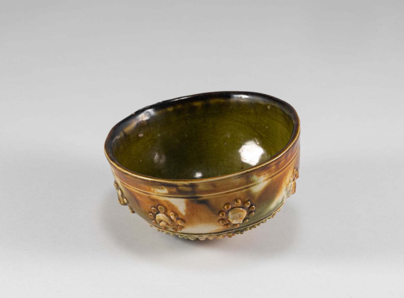 Tang Dynasty tri colored bowl: H:4.5cm D:9.7cm