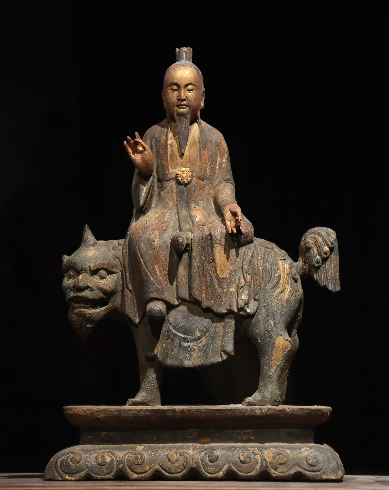 Nanmu Lacquer Gold Heavenly Statue: H:40cm