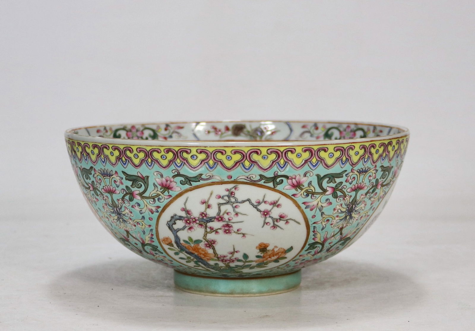 Qing Dynasty Four Seasons Flower Graphic Bowl: H:9.5cm D:21cm