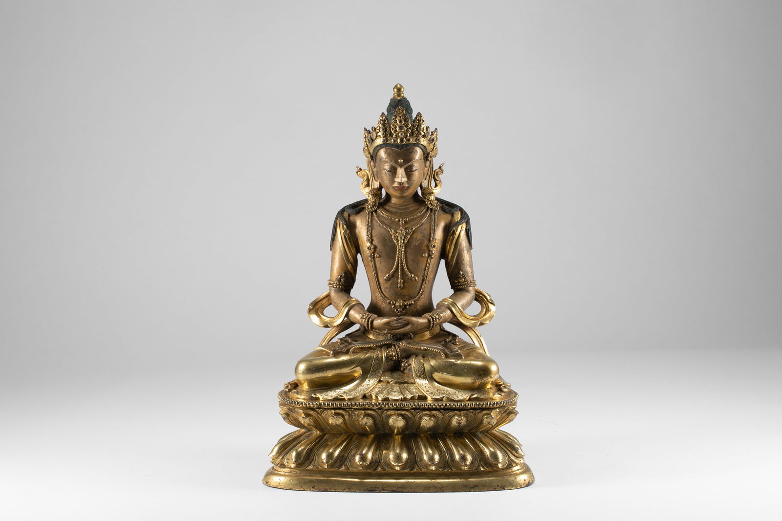 Bronze gilded statue of Guanyin in the Qing Dynasty palace: H:31cm W:21cm