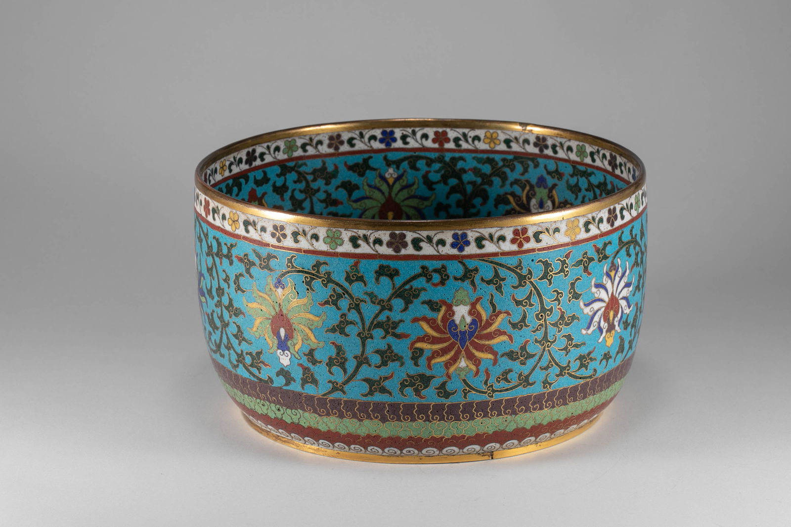 Qing Dynasty cloisonn é bowl: H:12.7cm D:23cm