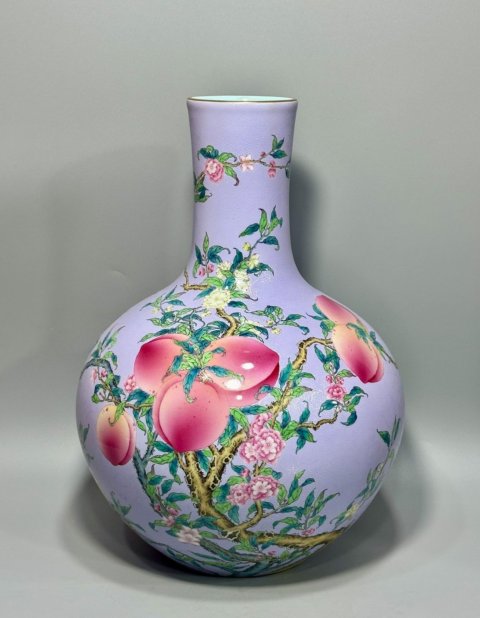 Qianlong Pink Nine Peaches and Five Blessings Tianqiu Bottle: H:43.5cm W:31.2cm
