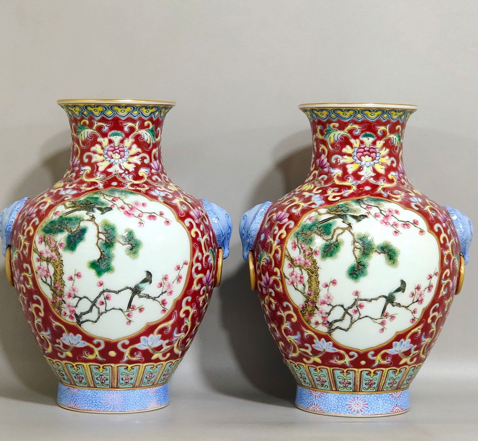 Qianlong Crimson Double Ear Zun: H:18.6cm W:13.5cm