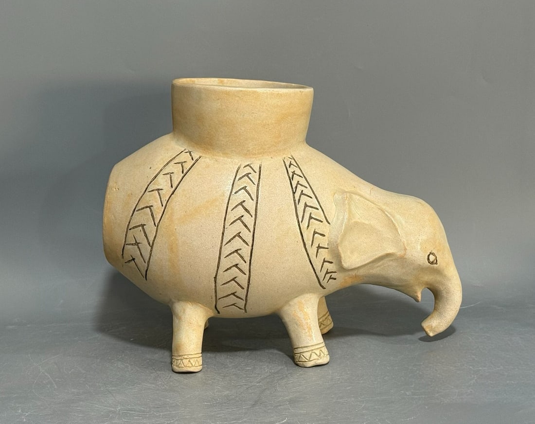 Goryeo white incense burner: H:25cm W:33cm