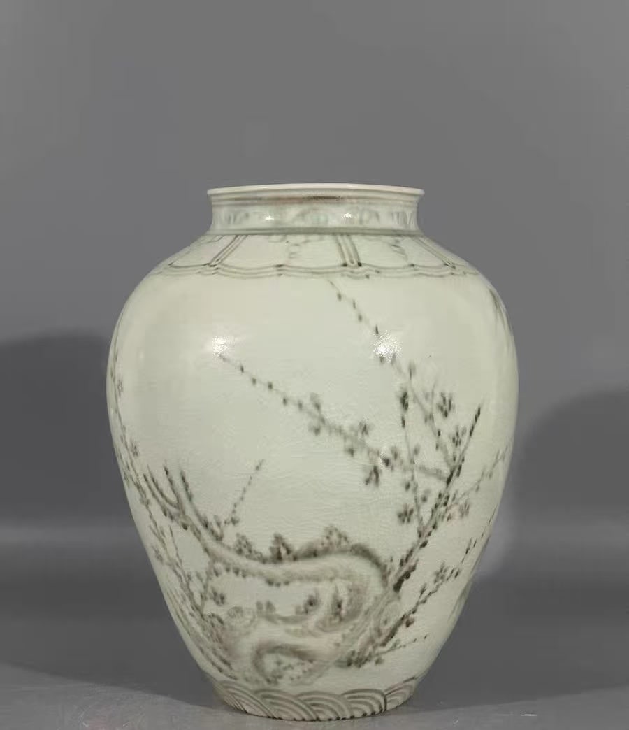Korean white porcelain jar: H:34cm