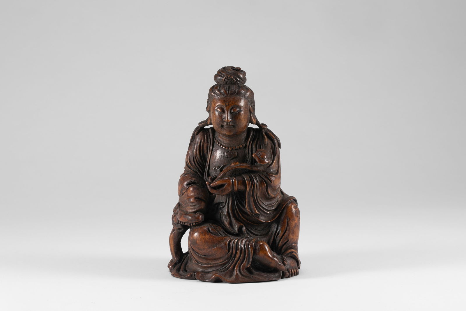 Qing Dynasty bamboo sculpture of Guanyin statue: H:13cm W:8cm