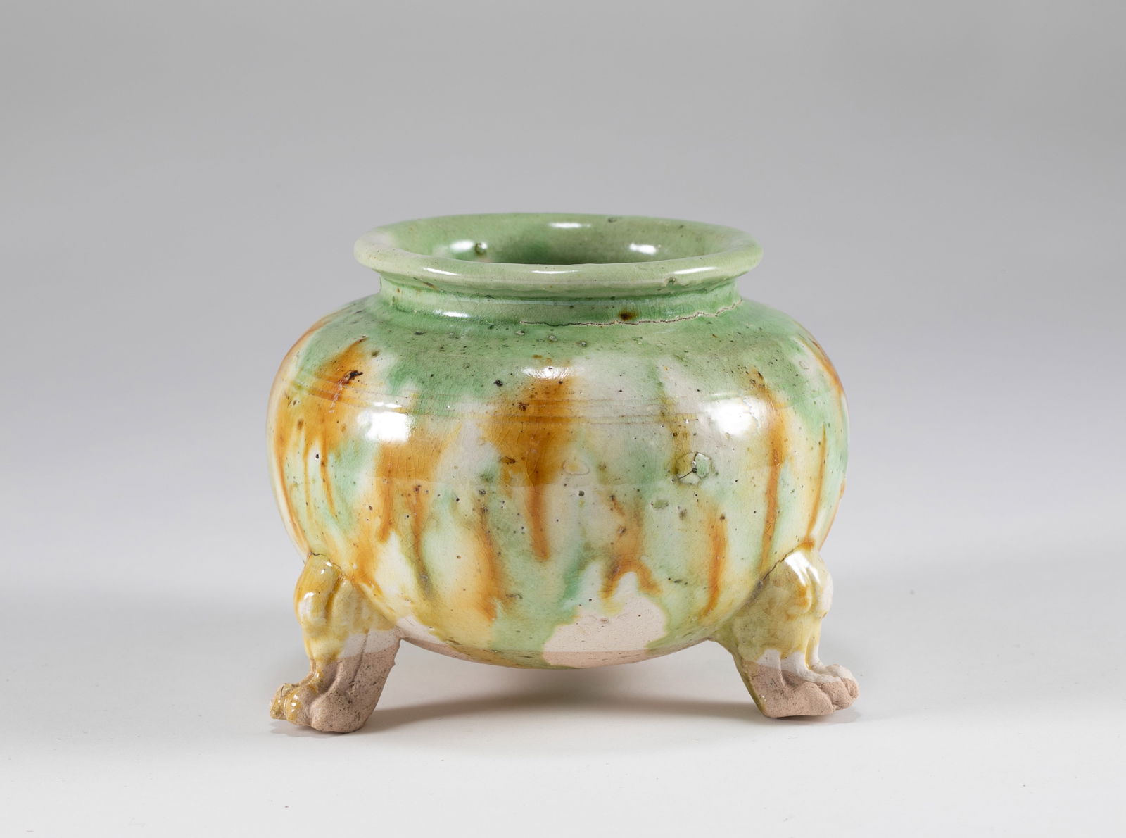 Tang Dynasty Three Colored Tripod Stove: H:7.5cm W:9.5cm