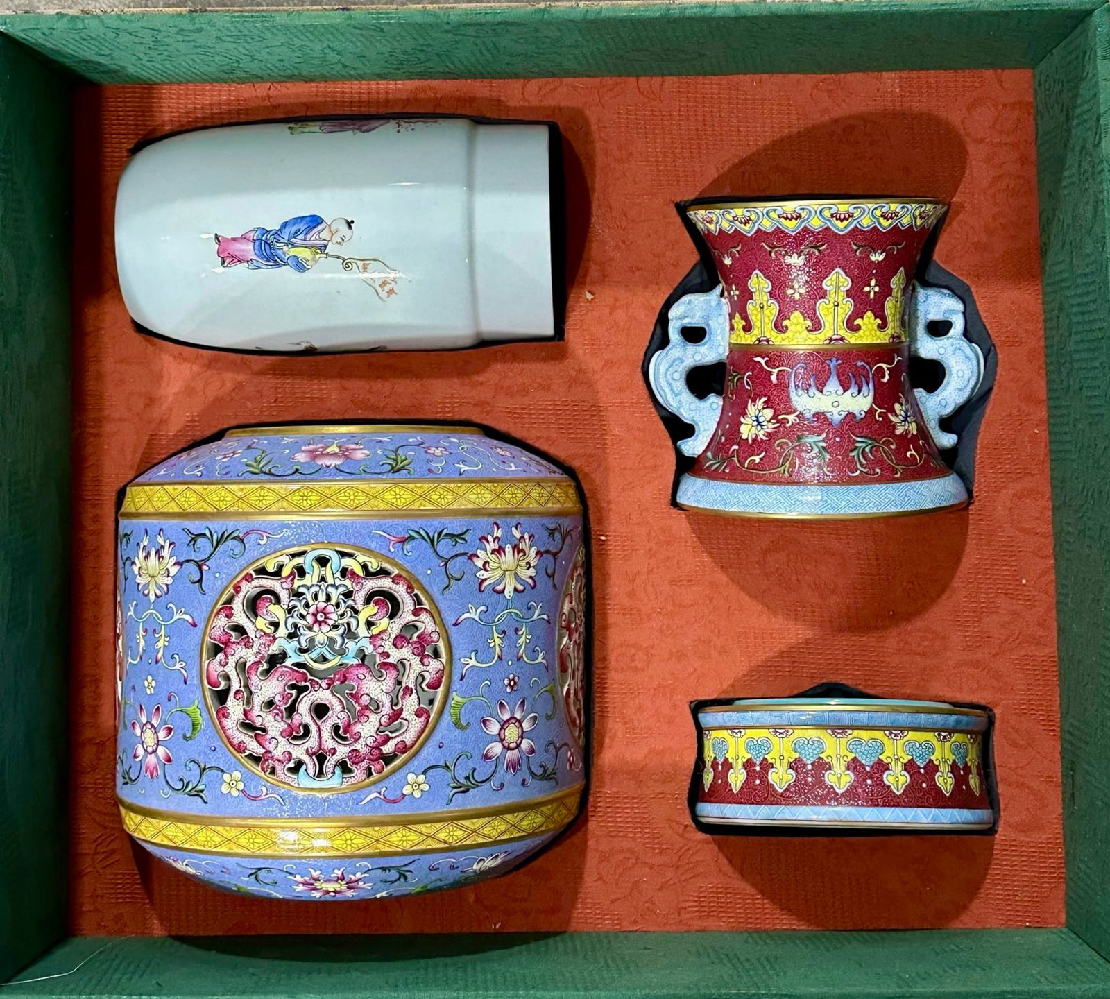 Enamel hollow core vase made in the Qianlong year: H:39cm W:21.5cm