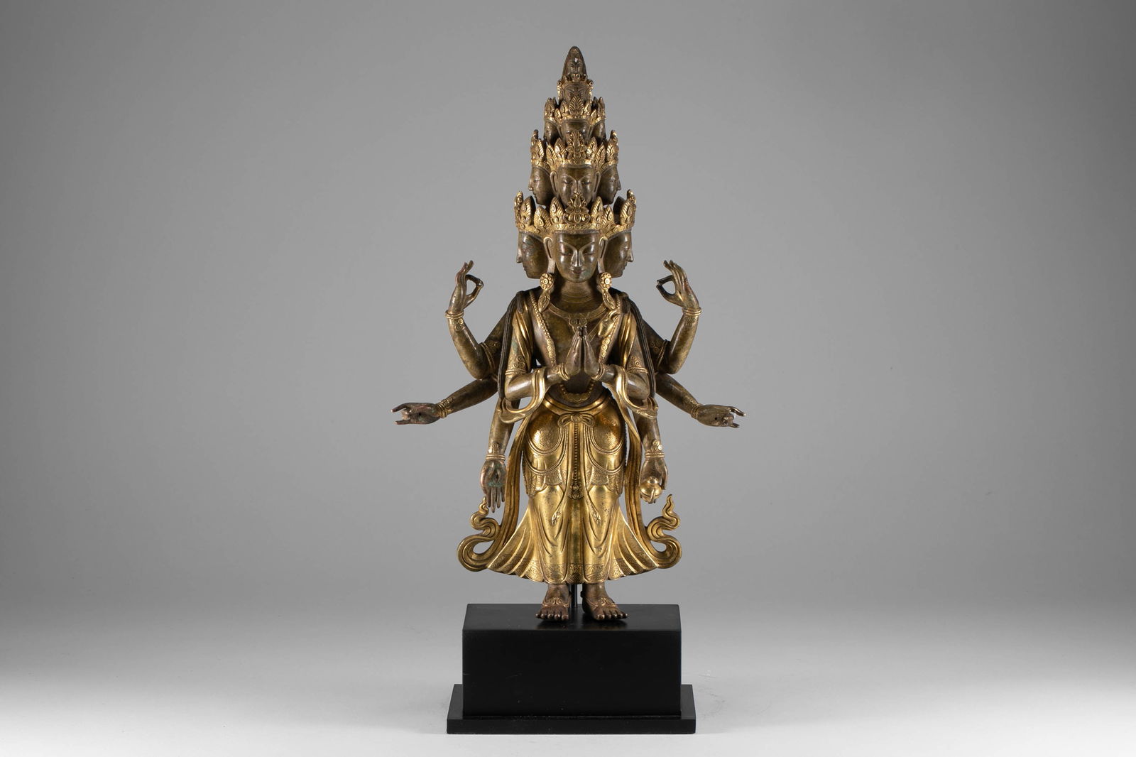 Bronze gilded statue of Guanyin with eight arms and 11 sides in Qing Dynasty: H:31cm W:20cm