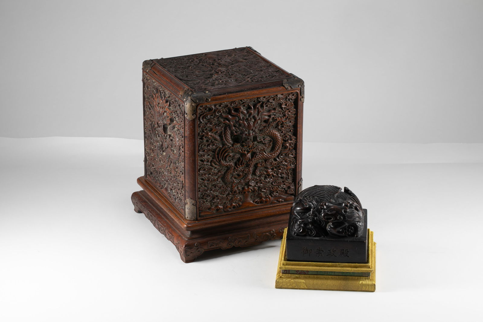 A set of Qing Dynasty rosewood rosewood printing boxes: L:18.5cm W:18.5cm H:21cm