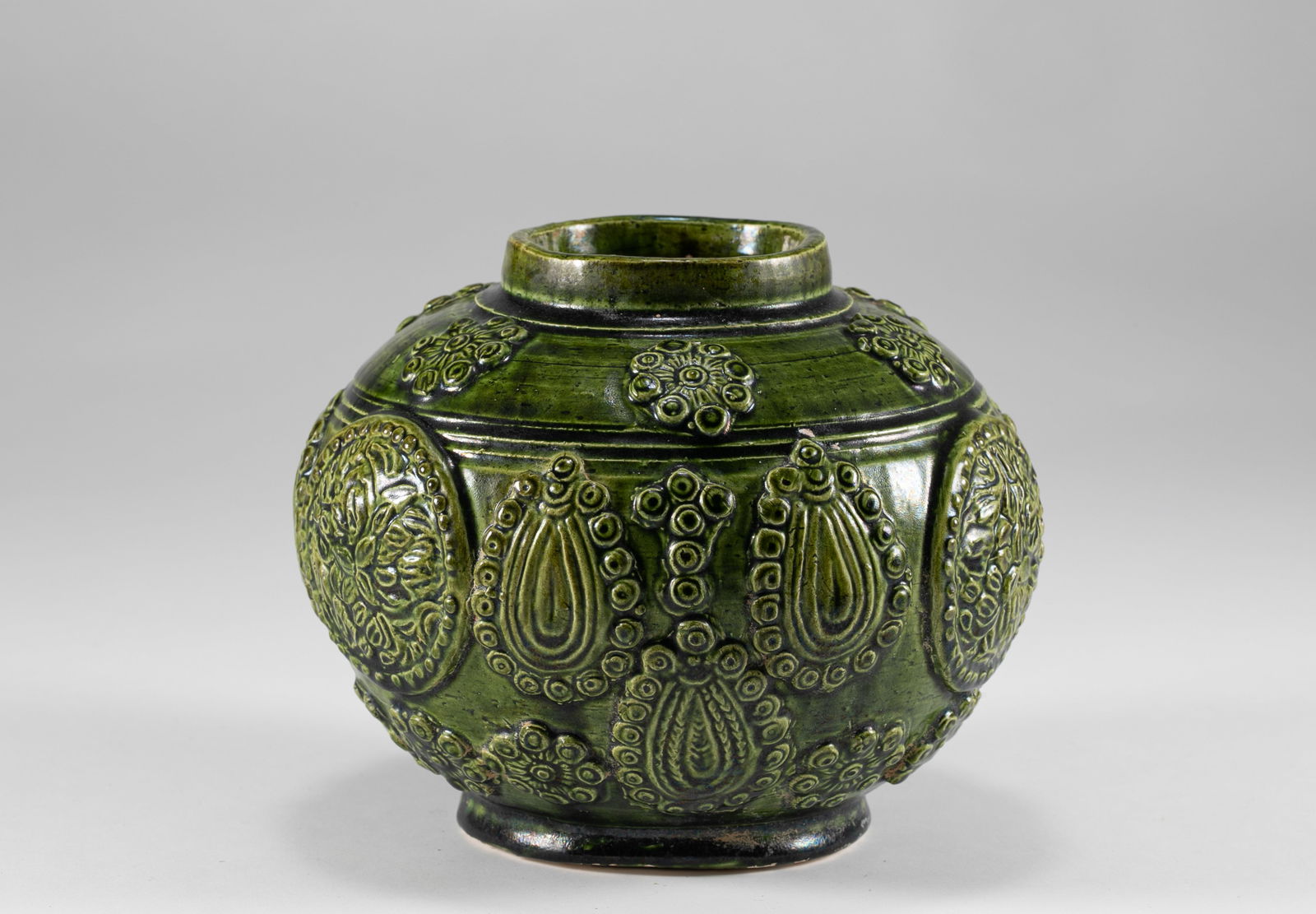Tang Dynasty decal green glazed jar: H:11cm W:13cm