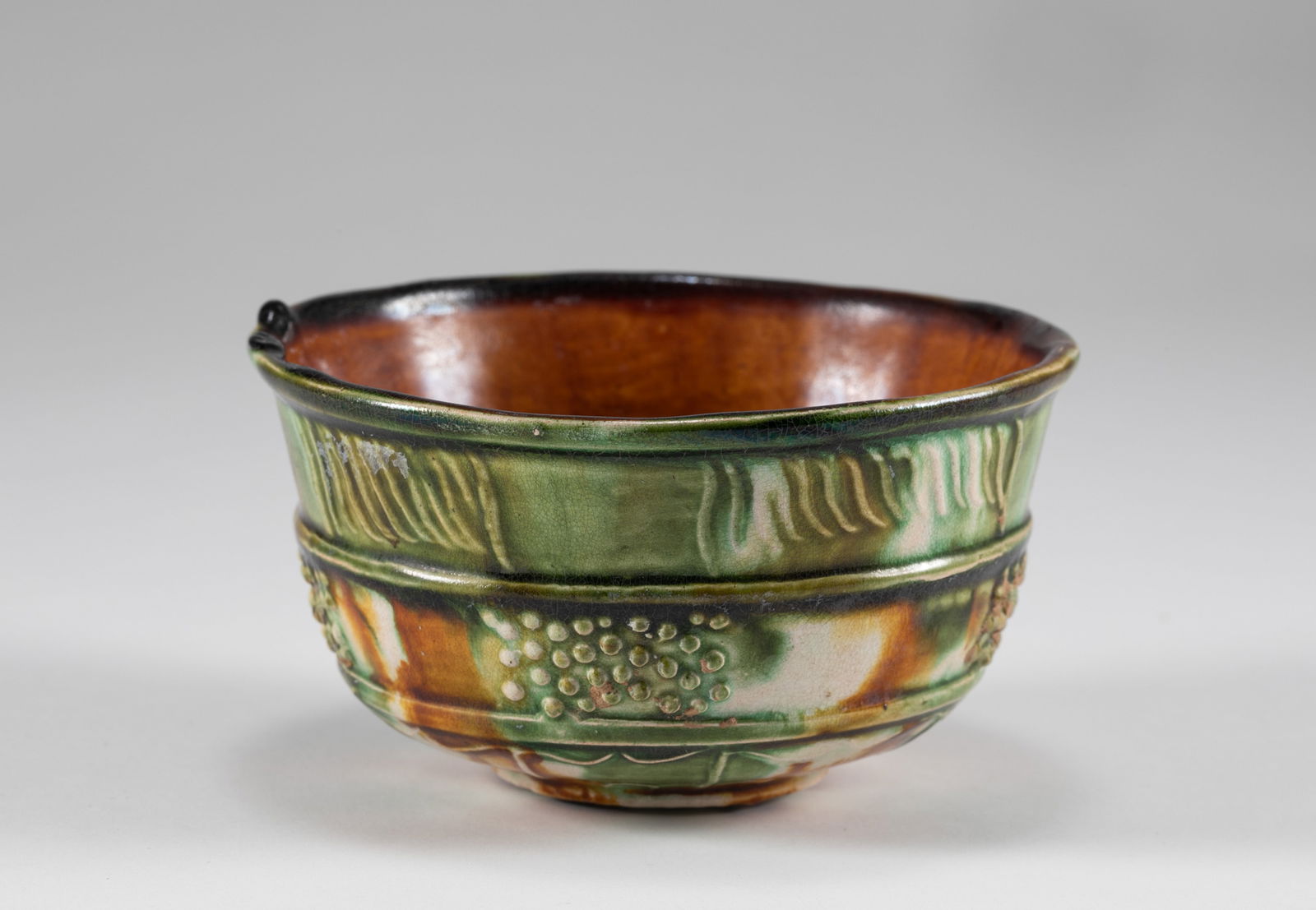 Tang Dynasty tri colored bowl: H:4.5cm D:9.2cm
