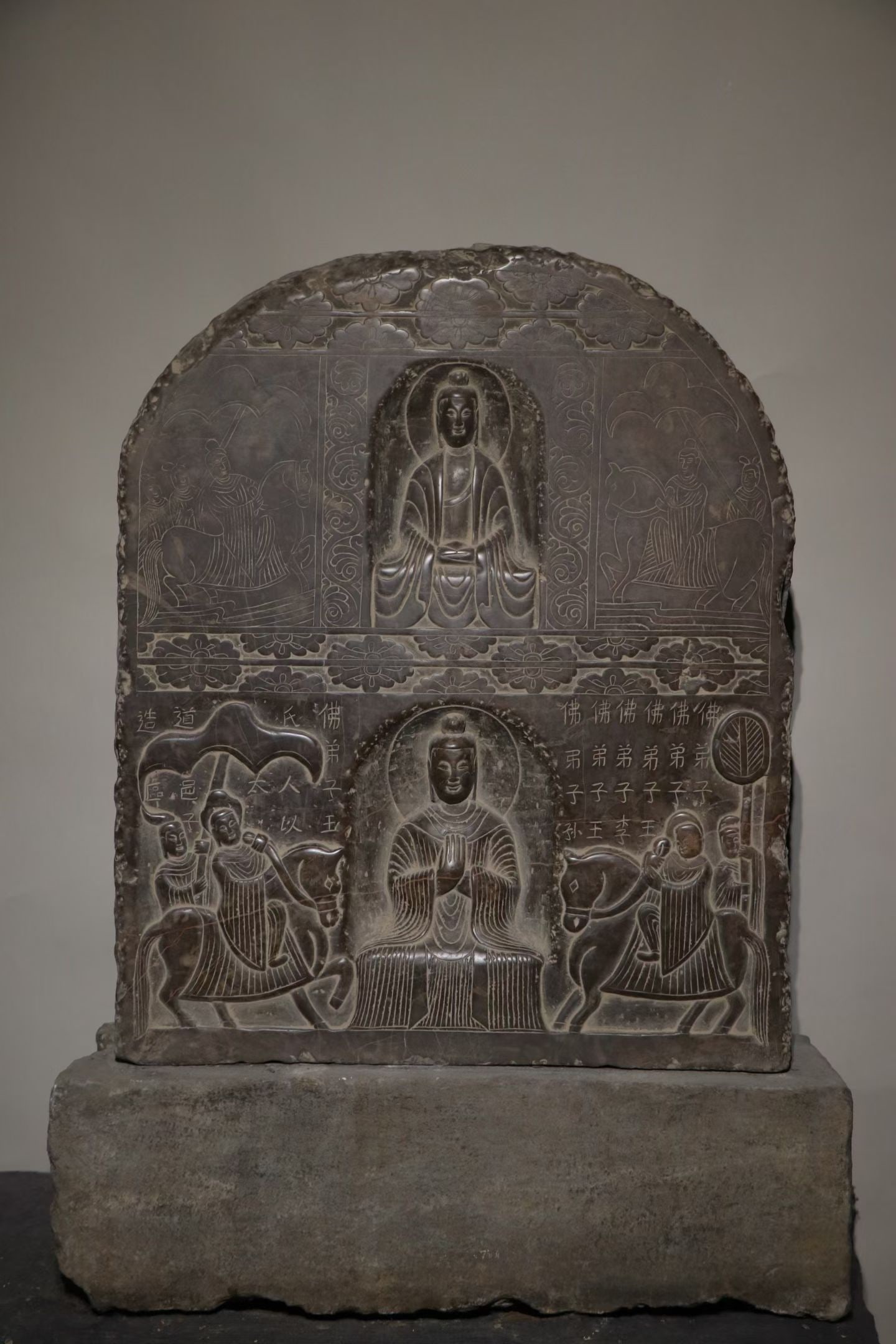 Northern Wei bluestone Buddhist niche: H:90cm W:67cm