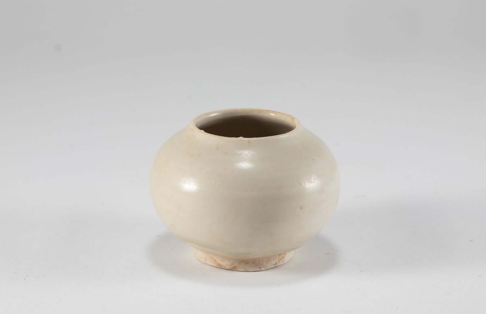 Xing kiln white porcelain jar: H:4.5cm W:6.5cm