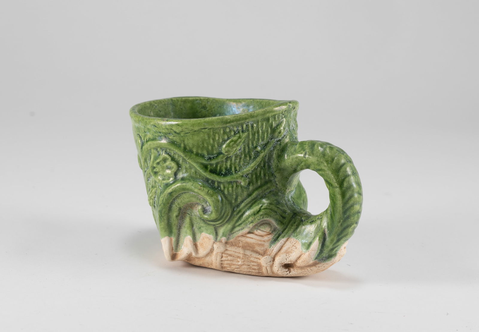 Tang Dynasty Green Glazed Corner Cup: H:7cm L:10.5cm