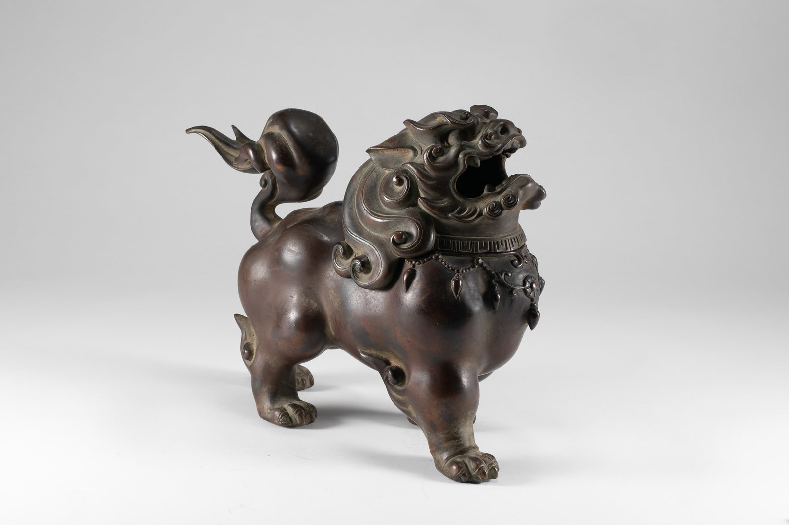 Qing Dynasty Bronze Tire Lion Aromatherapy (1 of 9)