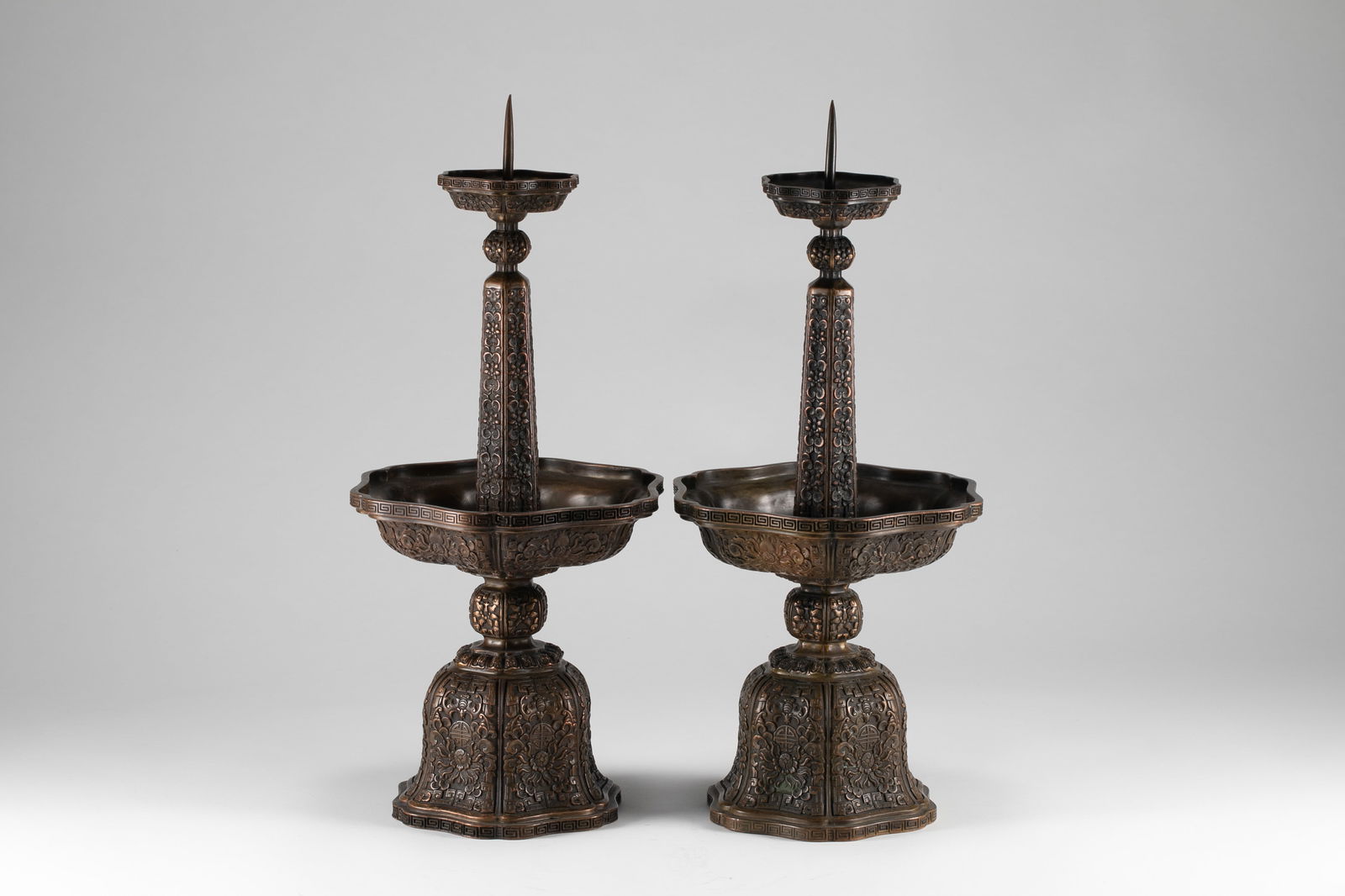 A pair of copper tire lamp stands from the Qing Dynasty: H:30cm W:14cm