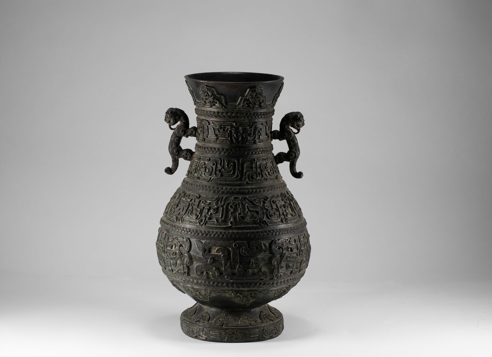 Qing Dynasty copper tire supply bottle: H:37.5cm W:23cm