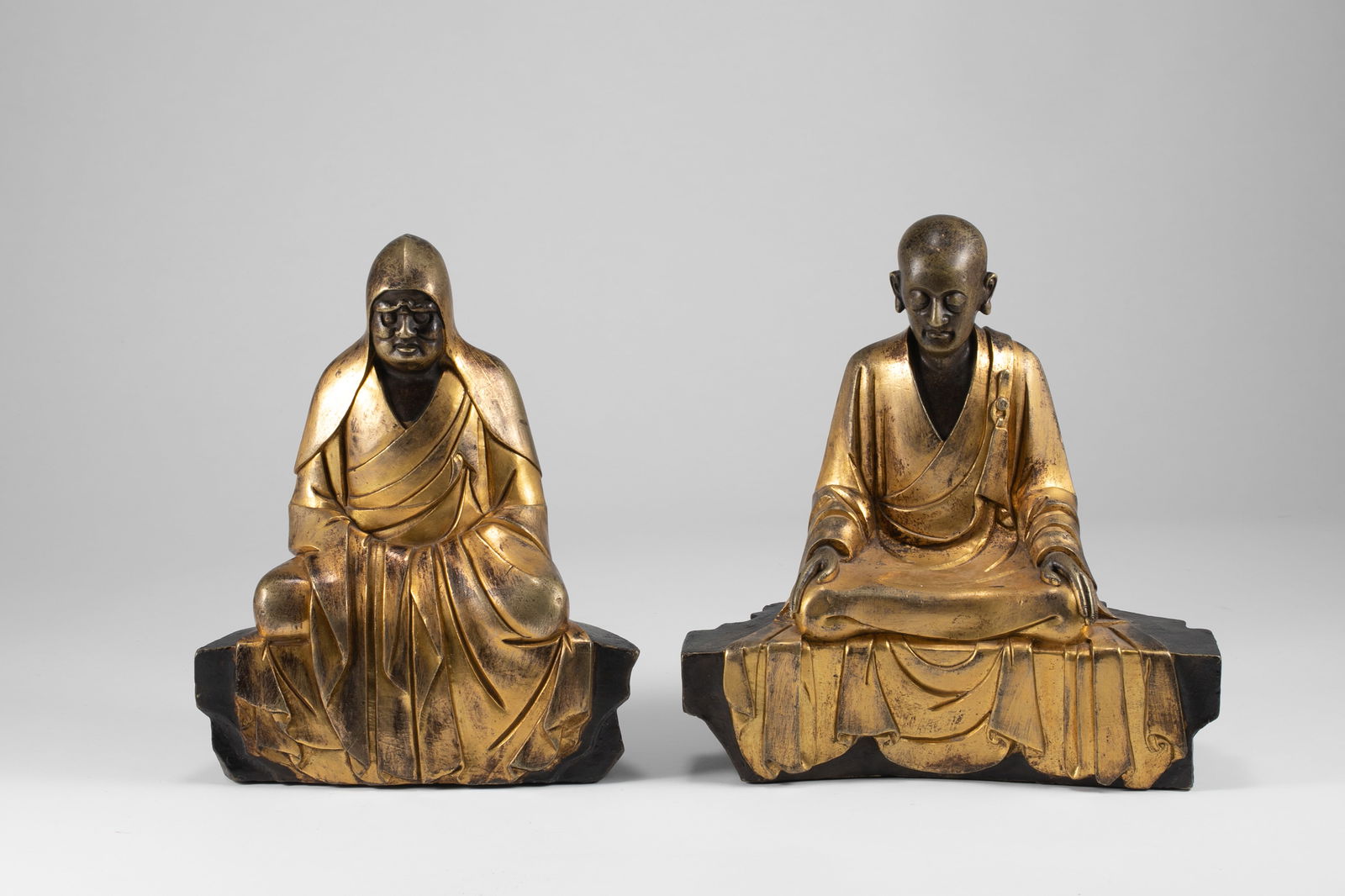 A couple of Luohan in the Qing Dynasty: H:21.5cm W:17.5cm H:22cm W:21cm