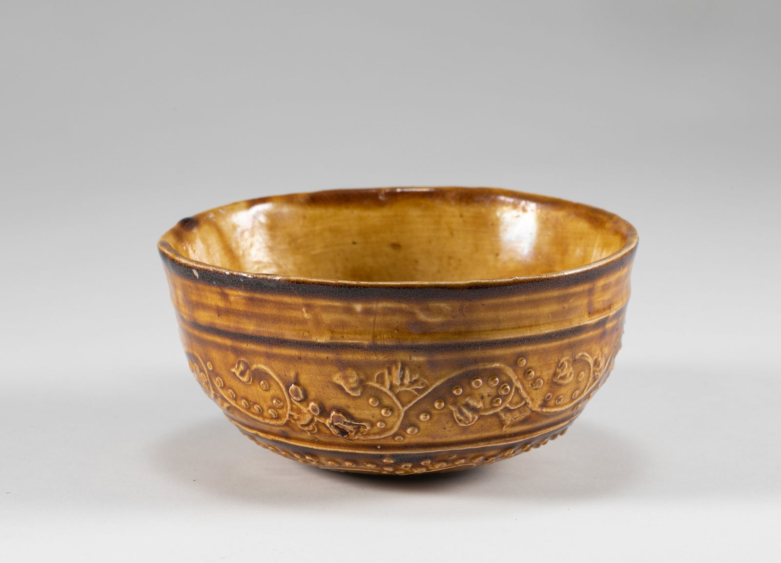 Tang Dynasty yellow glazed bowl: H:4.2cm D:9.8cm