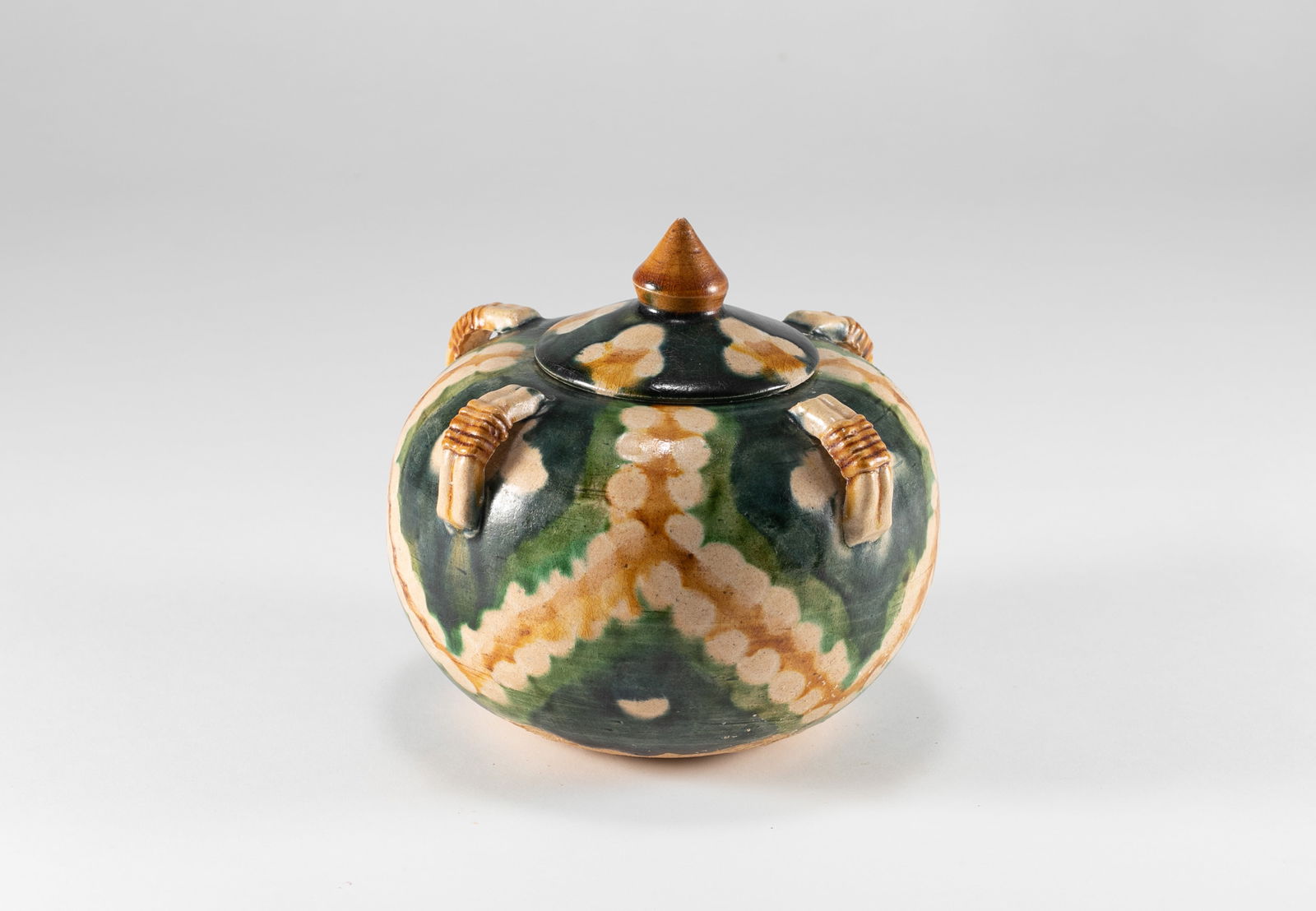 Tang Dynasty tri colored four series lid jar: H:10cm W:11cm