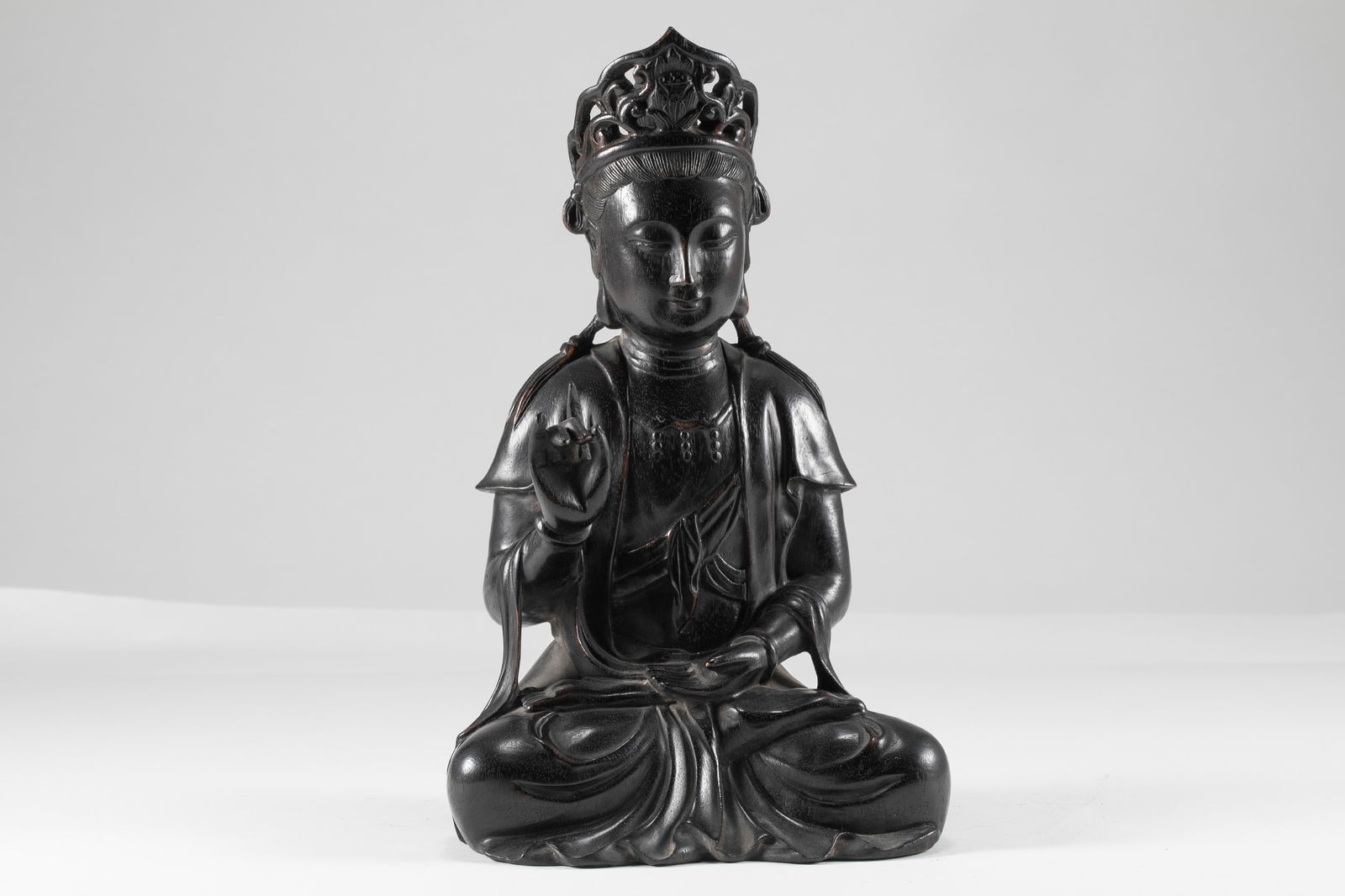 Qing Dynasty Purple Sandalwood Guanyin Sitting Statue: H:22.5cm W:13cm