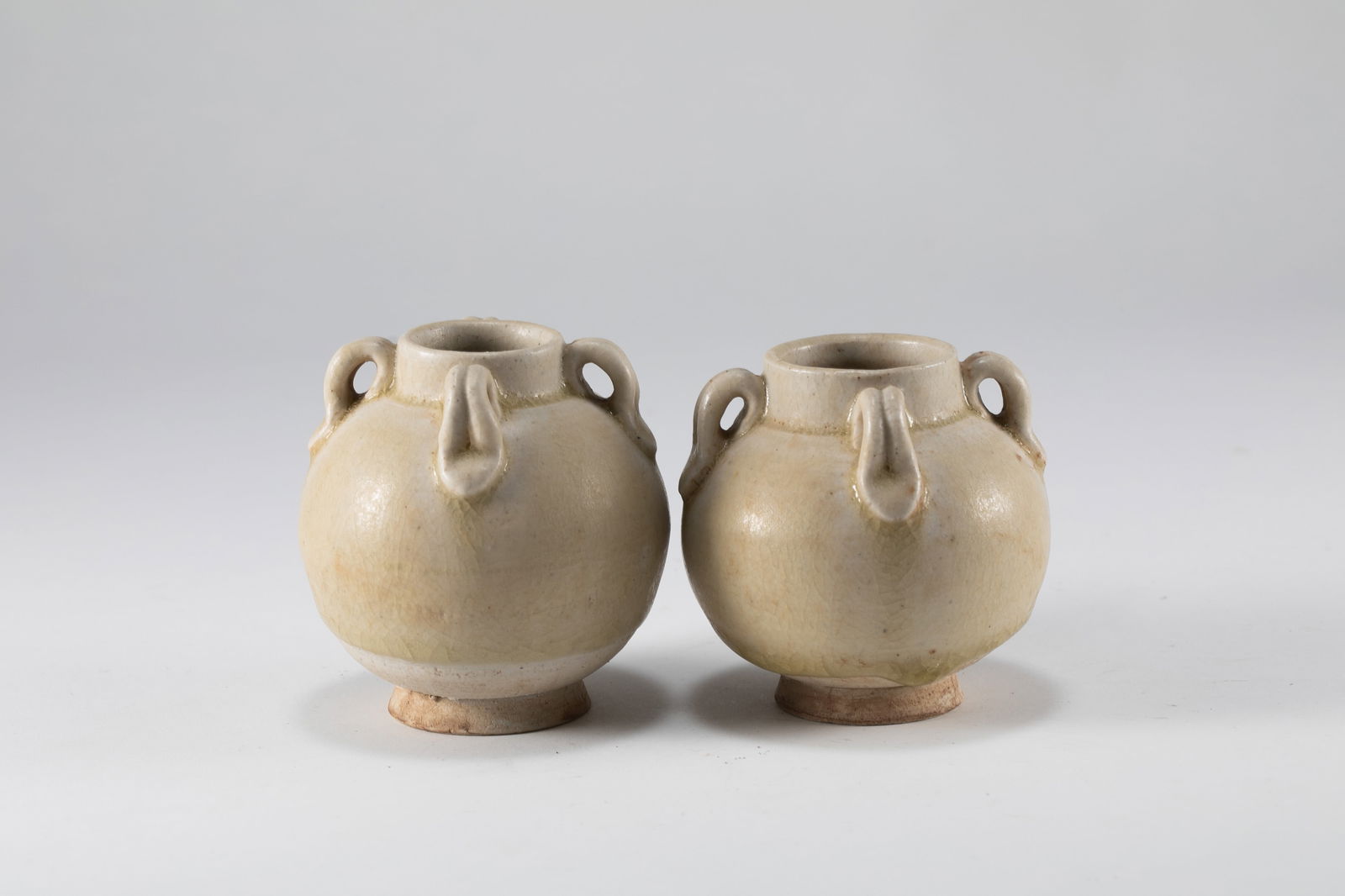 A pair of four series tanks from Xiangzhou Kiln: H:7cm W:6.5cm H:6cm W:6.5cm