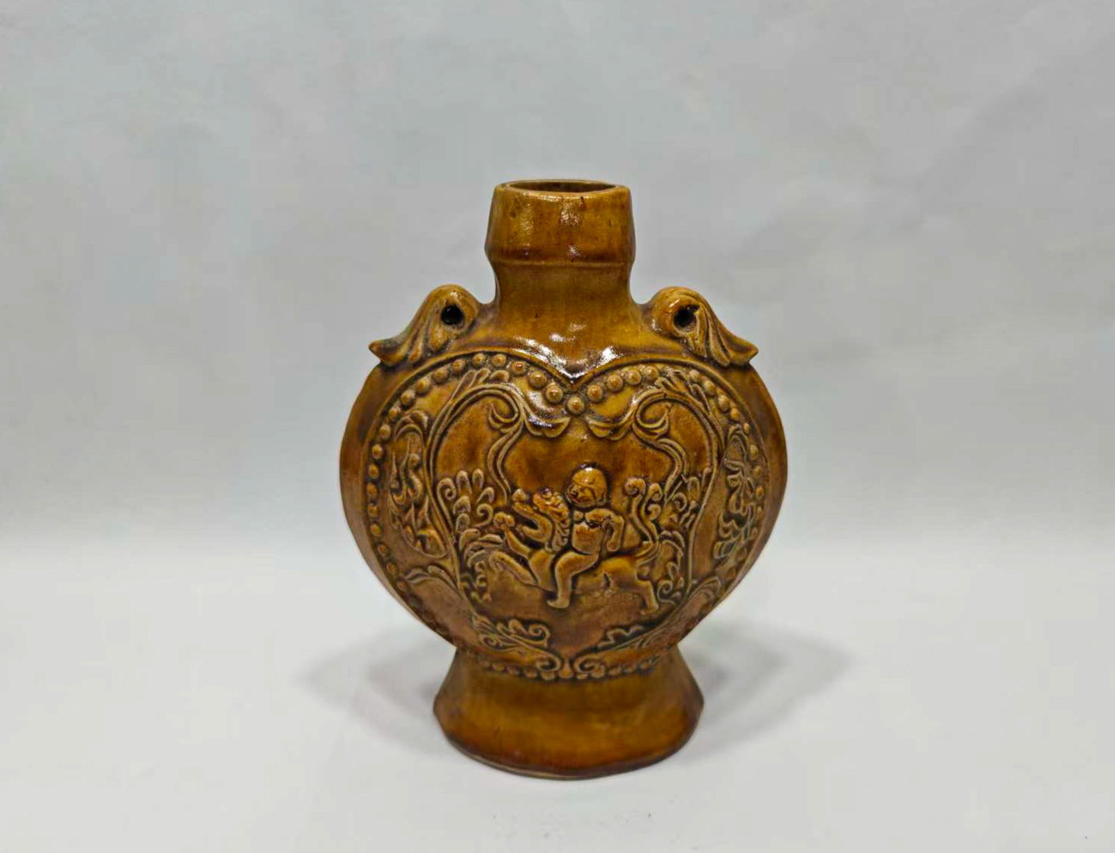 Tang yellow glazed flat pot: H:20cm W:15.5cm