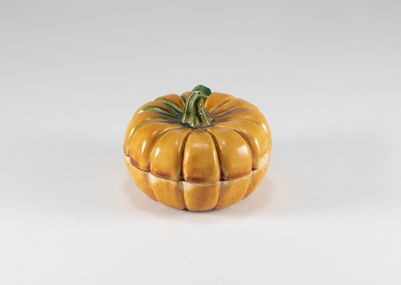 Tang Dynasty yellow glazed pumpkin box: H:6.5cm W:9cm