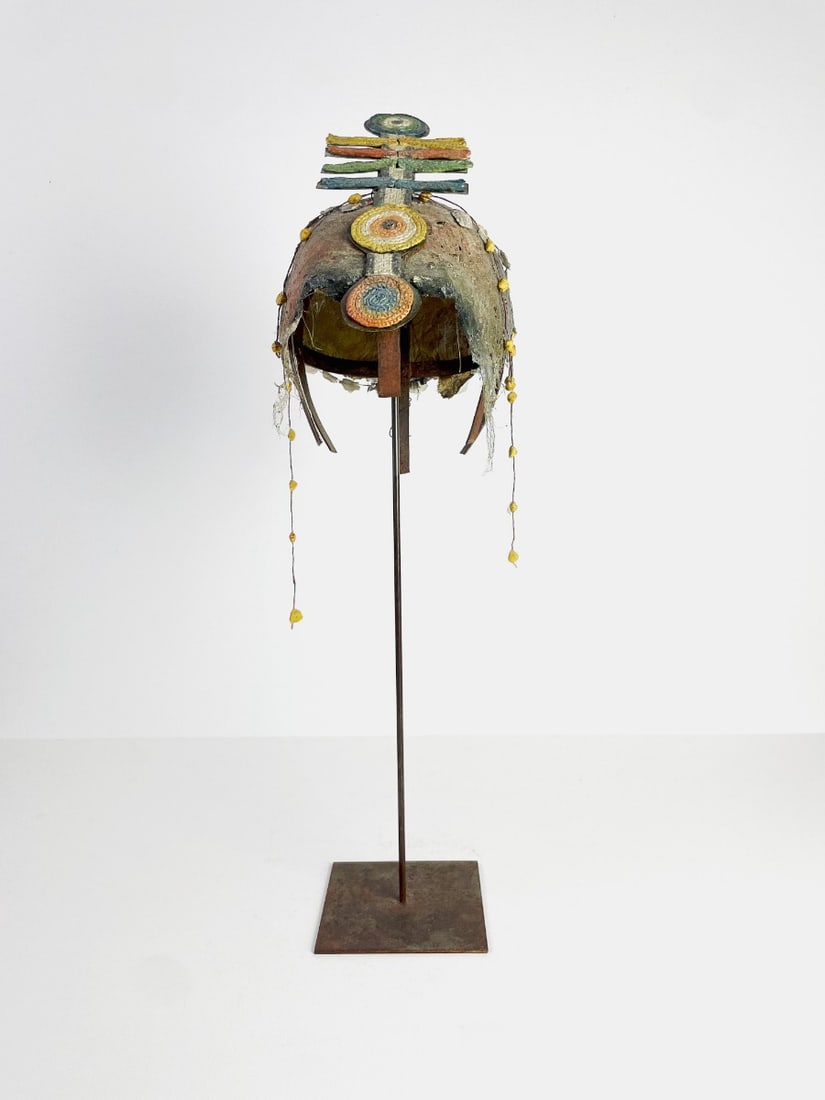 Marion Wagenvoort - Sculpture: Marion Wagenvoort 1957-Marion Wagenvoort's work consists of a combination of materials such as paper, metal, glass, cement or concrete, textiles and wood. The interplay of materials produces