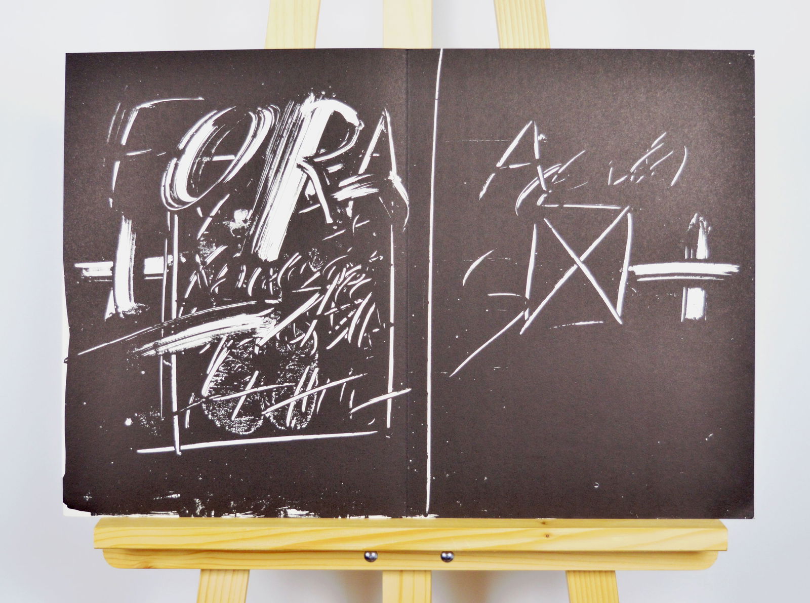 Tapies, Antoni - Original lithograph: Antoni Tapies - untitled, original lithograph. Catalogue reference: Galfetti 409a & 409b. Executed for Derriere le Miroir (issue No. 210) in 1974, and published in Paris by Maeght. There is printed