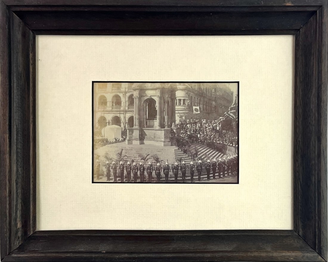 Old Photo - Statue Square Hong Kong - King Edward's birthday 1909: Great old photo showing King Edward's birthday 1909 at the Statue Square in Hong Kong, Completely framed with passe-partout and glass, original frame.