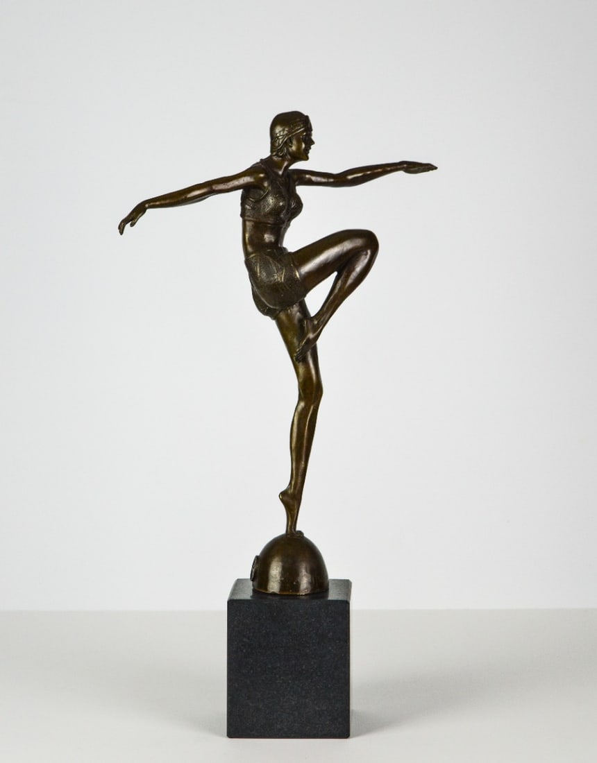 J. Philipp - Art Deco Bronze Sculpture: J. Philipp, Bronze Garanti Paris, Dancer Sculpture. Art Deco Woman Dancer, Signed with Foundry mark and artist name. Mounted on a granite base, 12,5x10,5x10,5 cm.