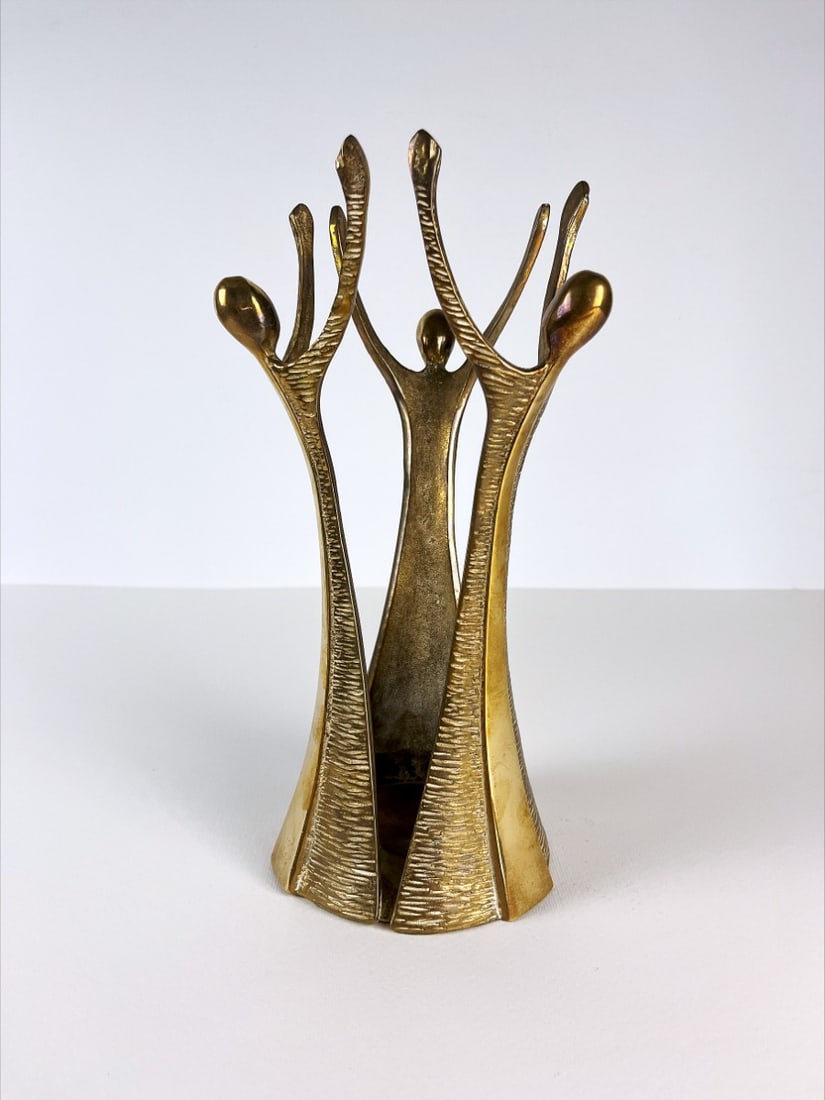 Corry Ammerlaan-van Niekerk - bronze sculpture: Corry Ammerlaan-Niekerk (born 1947) was originally trained at a teacher training college and began her career in education before developing as an artist. In her work, the human figure takes center st