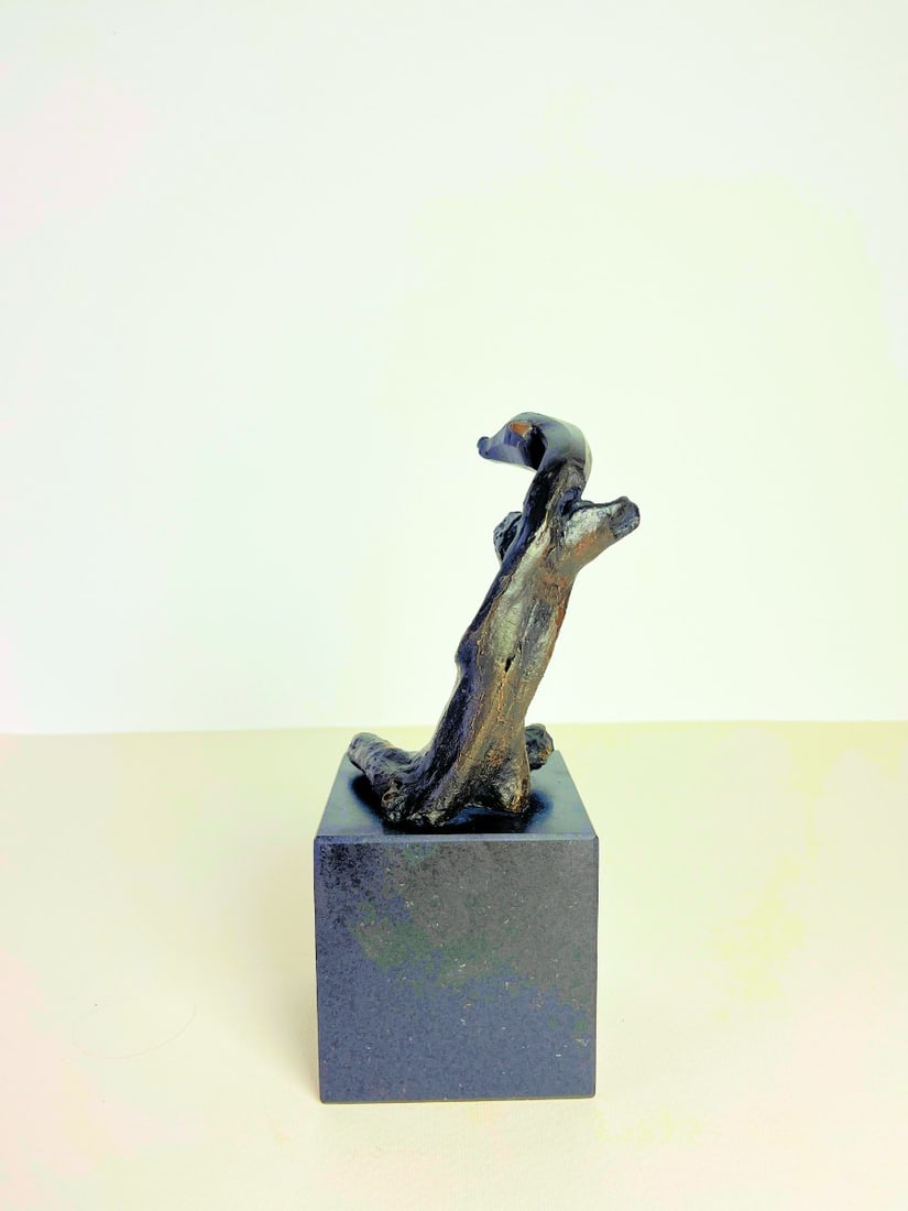 Klaas van den Berg - Bronze Sculpture of a Bear: Bronze sculpture of a Bear, on granite base. Klaas van den Berg (1932–2018, Netherlands) was a Dutch architect and sculptor known for his refined bronze works that combine structural clarity with