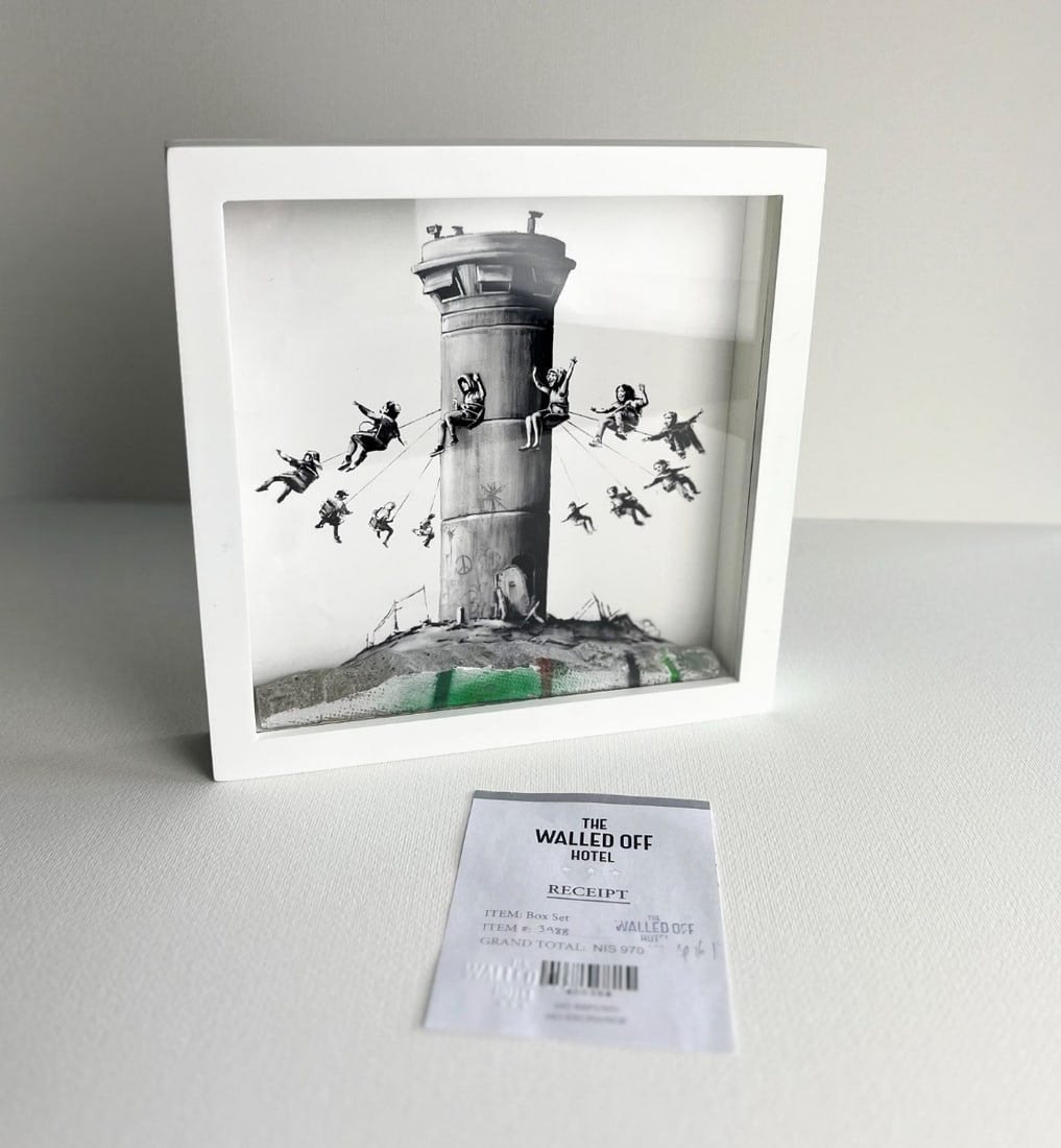 Banksy Walled Off Hotel Palestine Box set + Receipt: Banksy Sculpture.Banksy walled off hotel Palestina box set with an Invoice embossing stamp and a UV stamp with gold stars.BANKSY Sculpture "WALLED OFF HOTEL".Banksy - official Walled off Hotel - Wall