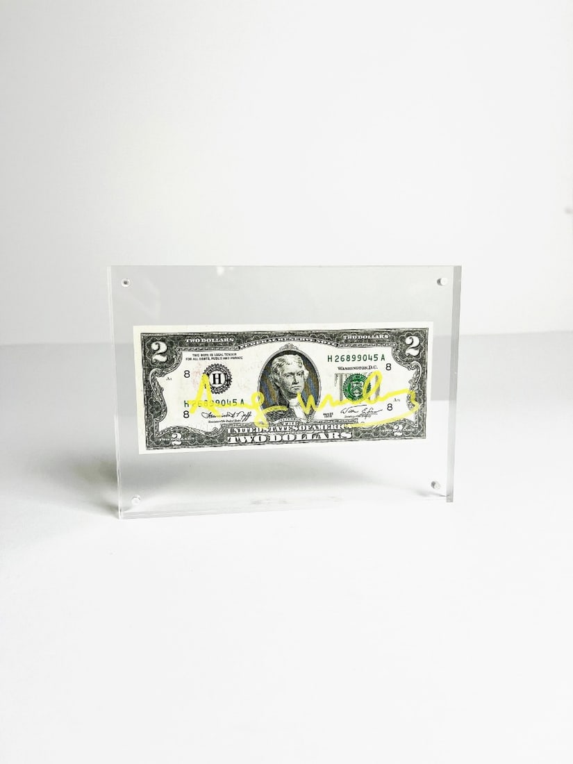 Andy Warhol - 2 dollar banknote with hand signature and certificate: Warhol no longer reproduced the banknote on paper or canvas as he had done in the early 1960s, but used it directly as a ready-made in the sense of a pre-existing industrial product. Through both the