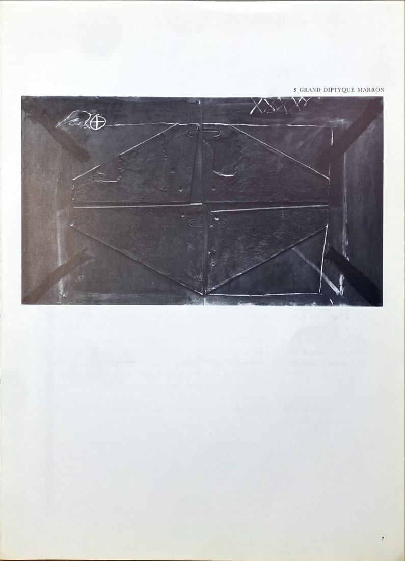 Antoni Tapies - Lithograph - DLM 1982 (Derriere le Miroir) - Signed in the print: Original offset lithograph, executed for Derriere le Miroir, n° 253, 1982. Published in Paris by Maeght. There is text on verso. CenterfoldAntoni Tapies - Page from Derriere le Miroir CenterfoldVery 