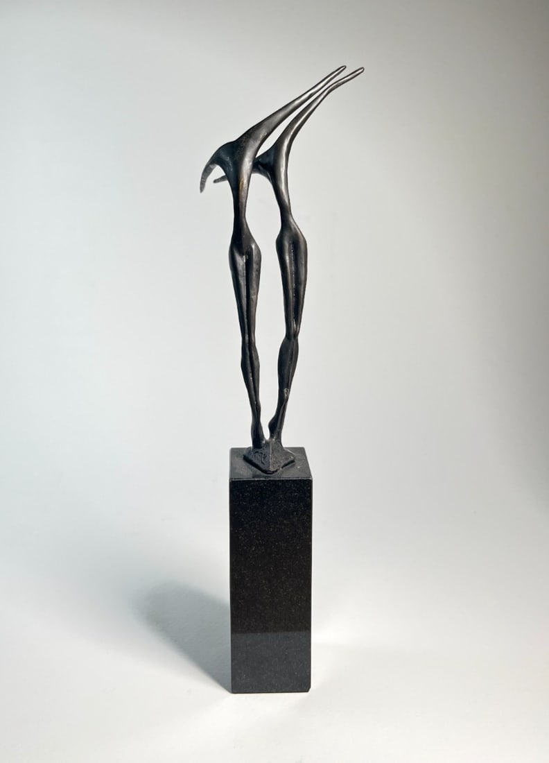 Bronze sculpture - with monogram: Artist: Unknown / Unreadable Artist Title: Together in Motion Technique: Sculpture on Bronze size: 37,5 x 10 cm. (14,75 x 3,95 inch) Framed: Not framed More Information Tog