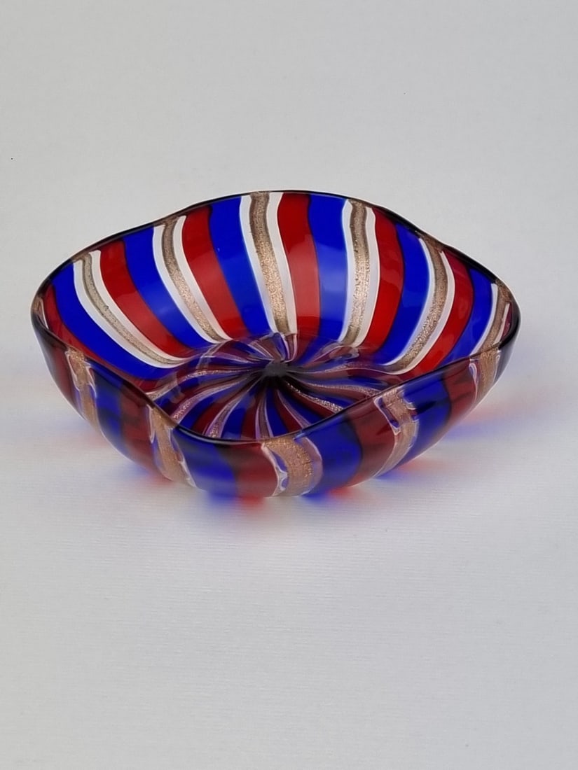 Murano colorful glass bowl: Artist: Murano Title: Murano glass bowl Technique: Glass on Glass size: 3,5 x 10,5 cm. (1,4 x 4,15 inch) Framed: Not framed More Information Colorful murano glass bowls in