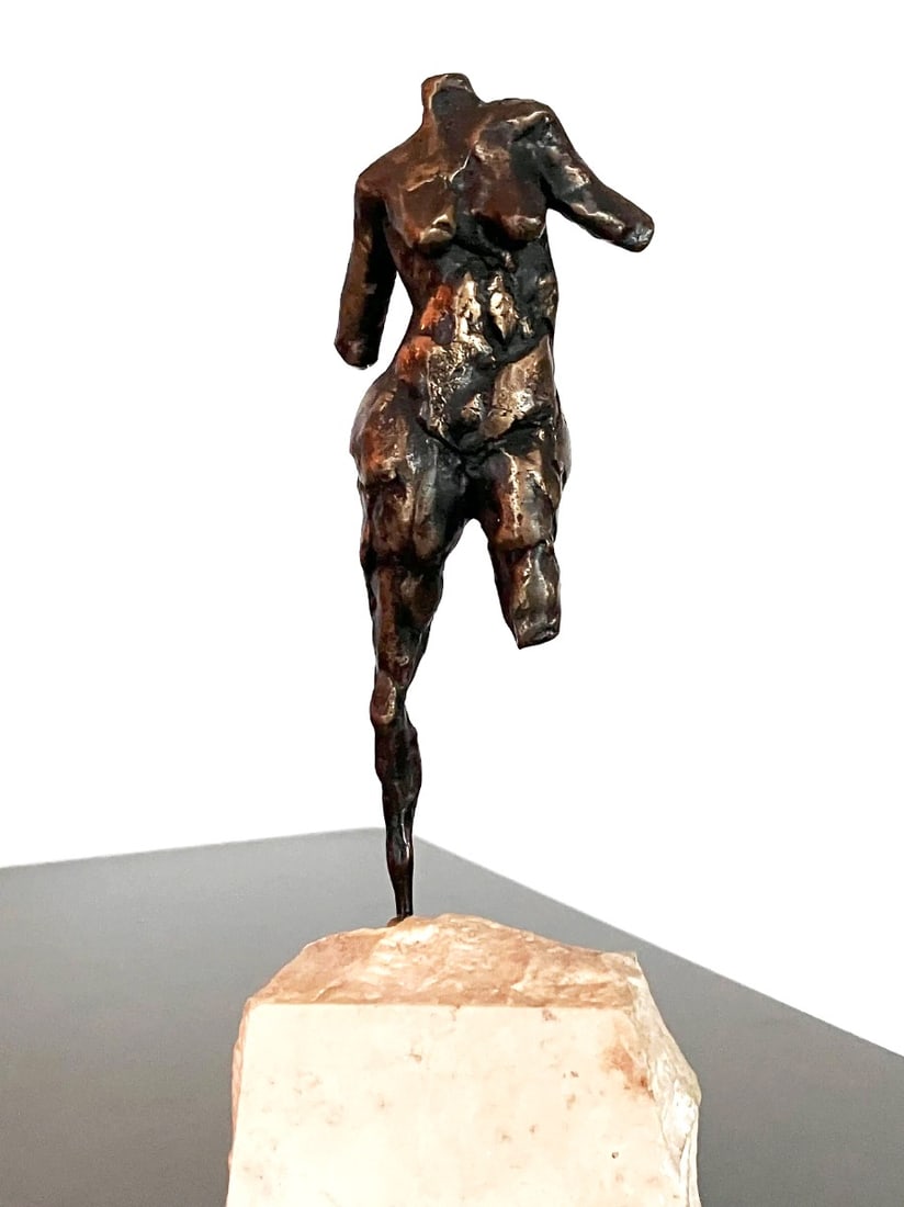 Nicolette Eenhorst - Bronze Sculptue: Artist: Eenhorst, Nicolette Title: Torso Technique: Sculpture on Bronze size: 20,5 x 8 cm. (8,05 x 3,15 inch) Framed: Not framed More Information Nicolette EENHORST (1948 - 2012)Followed sculpture