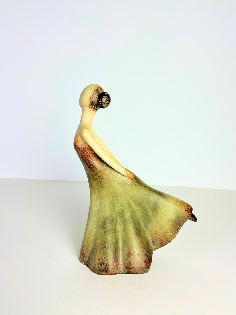 Ceramics Sculpture of a Dancer: Artist: Unknown / Unreadable Artist Title: Dancer Technique: Sculpture on Ceramics size: 32 x 11 cm. (12,6 x 4,35 inch) Framed: Not framed More Information This figurine comes from a family business